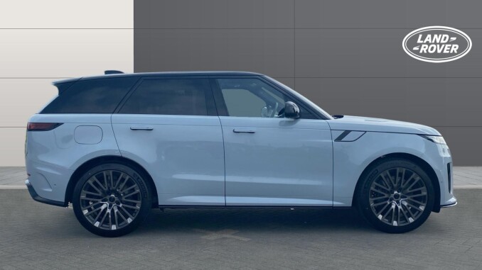 Land Rover Range Rover Sport 4.4 P635 V8 SV 5dr Auto Petrol Estate - Image 5